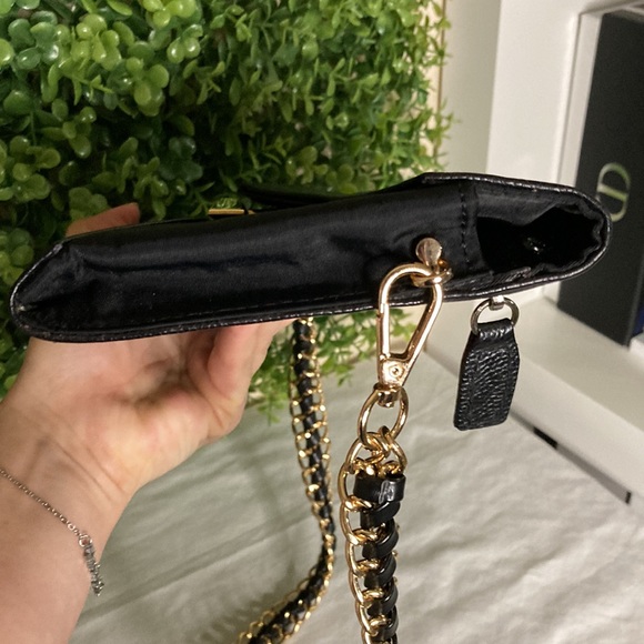 ❤️ Bally Push Lock Clutch With Chain ❤️ - Picture 16 of 17